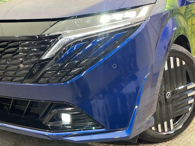 【シーケンシャルターンランプ付きLEDヘッドライト】人気の『流れるウィンカー』付きのLEDヘッドライトを装備♪高級感はもちろん、点灯時は存在感たっぷりで他車からも認識されやすく安心です。