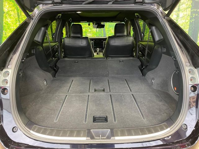積み下ろしのしやすいデッキにはたっぷりと荷物を積み込んでいただけます。遊びから仕事まで、様々なシーンで頼れます♪