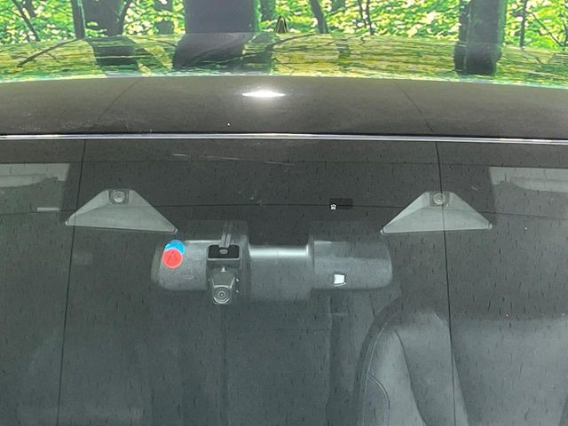 【アイサイトX】衝突被害軽減ブレーキはもちろん、『渋滞時ハンズオフアシスト』や『渋滞時発進アシスト』『カーブ前速度制御』等、従来よりも幅広いシーンで安全走行をサポートしてくれます。