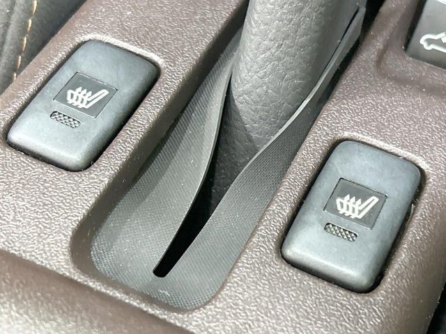 【シートヒーター】寒い日に重宝するシートヒーター!エアコンより早く温まってくれるので寒がりの人も安心ですね♪エアコンの温風は乾燥するから苦手、という方にもをおすすめです。