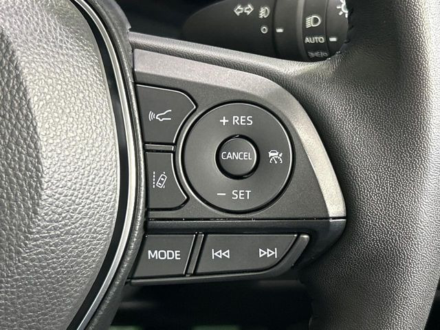 【レーダークルーズコントロール】高速道路での長距離走行が楽に!!自動で速度を保つクルーズコントロールが、衝突軽減システムと連携し、前方の車両を感知して車間を保つように速度調節してくれます!!