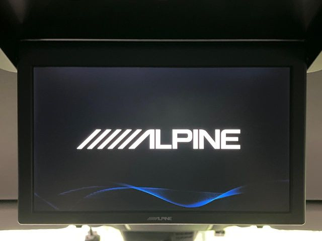 【12.8型フリップダウン】大画面モニターで後席でもエンタメをお楽しみいただけます。家族や友人とお出かけする機会が多い方に大人気です♪
