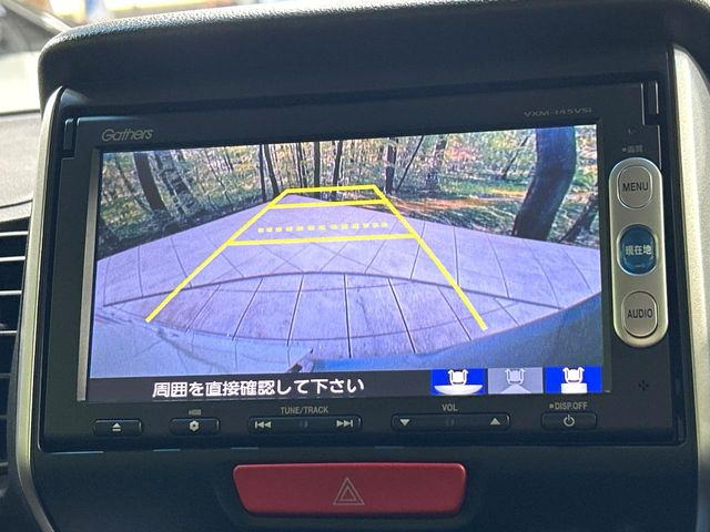 【バックカメラ】駐車時に後方がリアルタイム映像で確認できます。大型商業施設や立体駐車場での駐車時や、夜間のバック時に大活躍!運転スキルに関わらず、今や必須となった装備のひとつです!