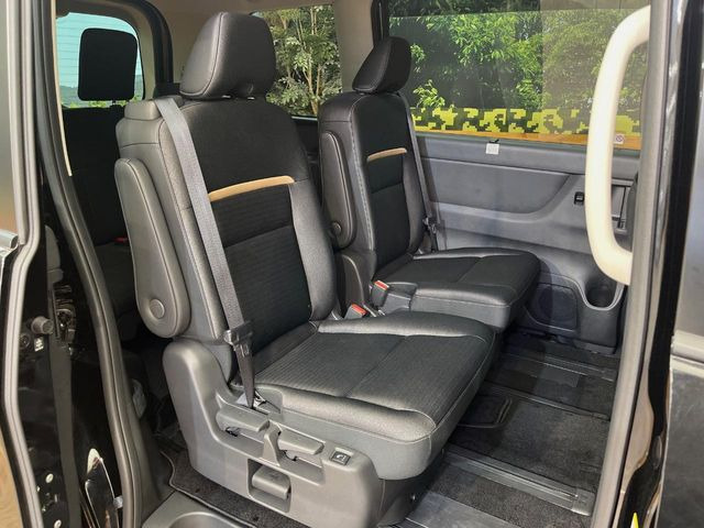 �Z�J���h�V�[�g�͒������������ƂȂ��Ă���A�X���C�h����ΒʘH�X�y�[�X���o��!�O��̈ړ����Ƃ��Ă��ȒP�ł���������A8����Ԏ������K�ȍ���S�n�̃V�[�g�ƂȂ��Ă��܂���