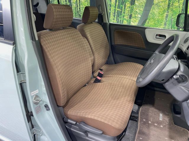 運転席シート廻りは使用感も少なく、良好な状態となっています。丁寧に使われていたことがよくわかりますね。