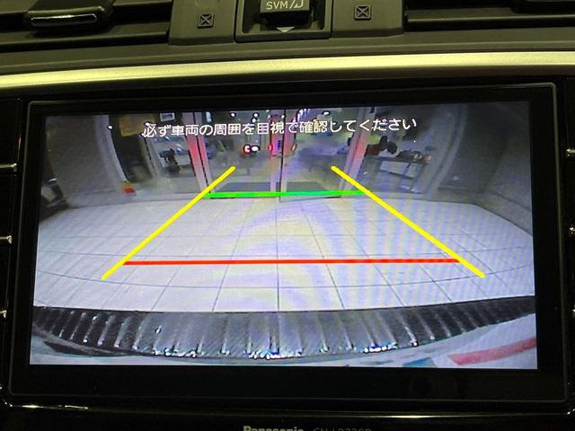 【バックカメラ】駐車時に後方がリアルタイム映像で確認できます。大型商業施設や立体駐車場での駐車時や、夜間のバック時に大活躍!運転スキルに関わらず、今や必須となった装備のひとつです!