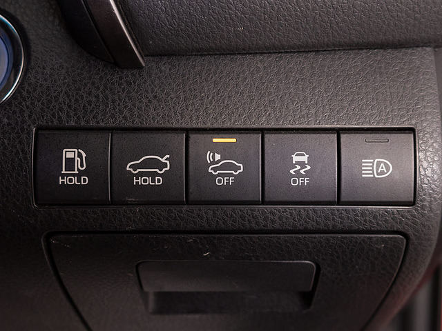 ★使いやすさや安全性を追求したステアリング周り!高級車ゆえにスイッチ類が多いのも特徴ですね!考え尽くされた配置ですぐに使いこなす事が出来ますのでご安心下さい!是非、体感してみて下さい!!