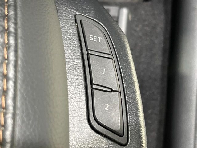 【メモリー機能付きパワーシート】ドライバーごとに設定したシート位置を記憶して、ボタン一つで切り替えできる便利な機能!運転する方が複数名いらっしゃるご家庭におすすめです♪