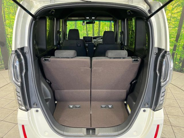 普段のお買い物や通勤、送迎等に十分な荷室スペースを確保しております。セカンドシートを倒すと、大きな荷物の積載も可能です♪