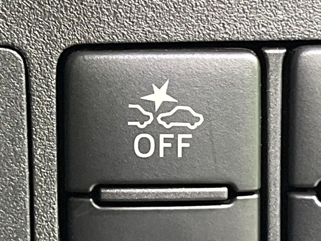 【スマートアシスト】走行中に前方の車両等を認識し、衝突しそうな時は警報とブレーキで衝突回避と被害軽減をアシスト。より安全にドライブをお楽しみいただけます。
