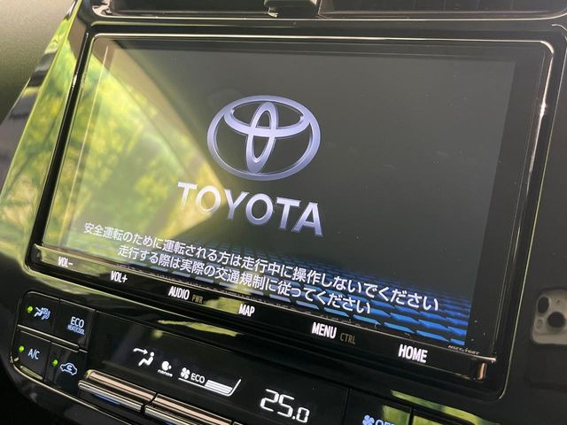 【大型純正ナビ】人気の純正ナビを装備しております。ナビの使いやすさはもちろん、オーディオ機能も充実!キャンプや旅行はもちろん、通勤や買い物など普段のドライブも楽しくなるはず♪