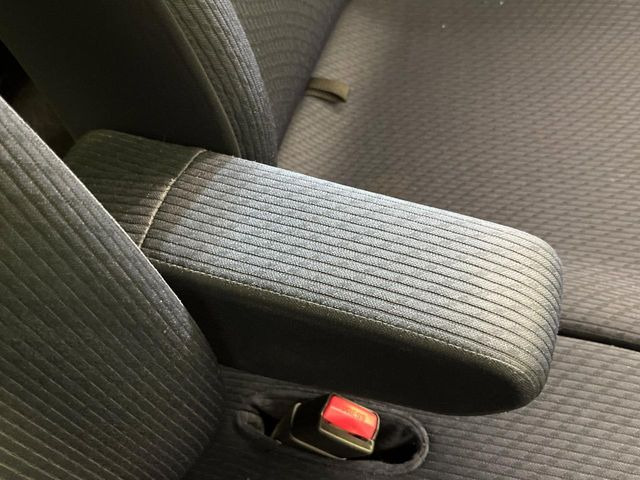 【アームレスト】運転中の身体の負担を軽減してくれるアームレストを装備♪