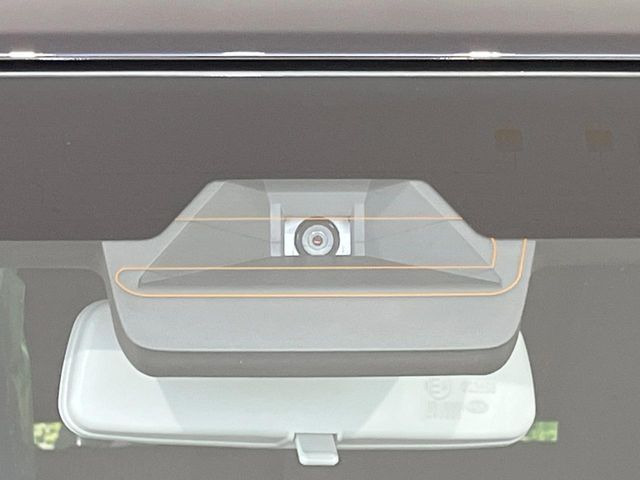 【スズキ セーフティサポート】走行中に前方の車両等を認識し、衝突しそうな時は警報とブレーキで衝突回避と被害軽減をアシスト。より安全にドライブをお楽しみいただけます。