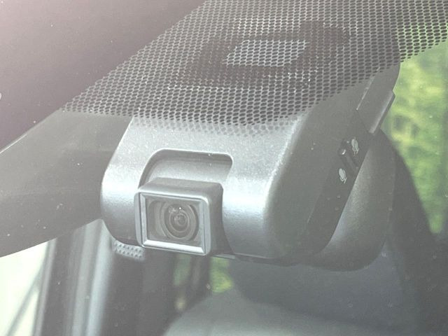 【ドライブレコーダー】ドライブレコーダー装備!走行中はもちろん、あおり運転や事故に遭遇した際、映像で記録し、万一のリスクに備えます。※記録用SDカードはお客様ご自身でご準備いただく必要があります。