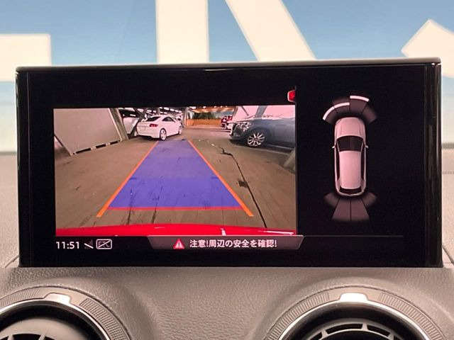 ●ガイドライン付きバックカメラ:不安な駐車もこれで安心!ガイドライン付きなので狭い箇所での駐車もラクラクです!