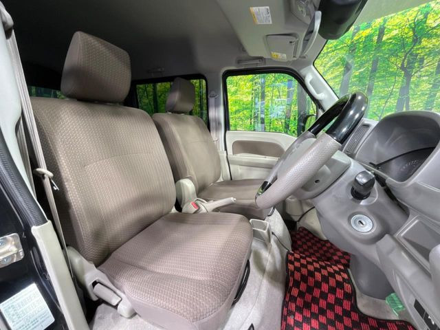 運転席シート廻りは使用感も少なく、良好な状態となっています。丁寧に使われていたことがよくわかりますね。