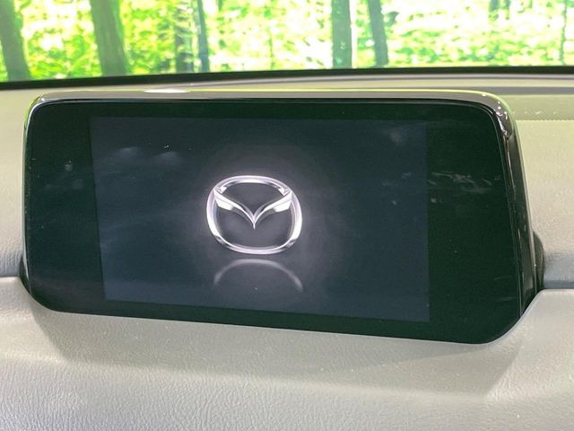 【メーカー純正ナビ】インテリアに溶け込むスタイリッシュな「専用設計」メーカーナビを装備♪視認性や操作性など基本性能にも優れ、より上質なカーライフをお楽しみいただけます。