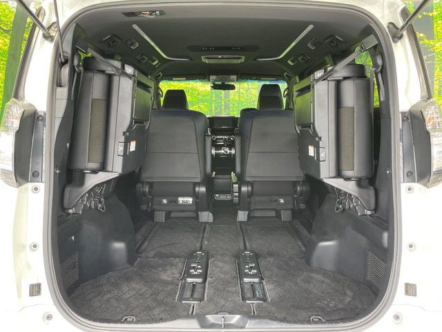 普段のお買い物や通勤、送迎等に十分な荷室スペースを確保しております。セカンドシートを倒すと、大きな荷物の積載も可能です♪