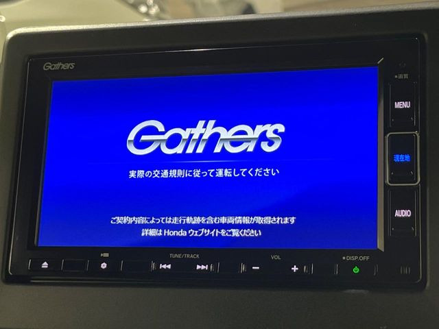 【純正ナビ】人気の純正ナビを装備しております。ナビの使いやすさはもちろん、オーディオ機能も充実!キャンプや旅行はもちろん、通勤や買い物など普段のドライブも楽しくなるはず♪