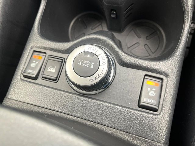 【シートヒーター】寒い日に重宝するシートヒーター!エアコンより早く温まってくれるので寒がりの人も安心ですね♪エアコンの温風は乾燥するから苦手、という方にもをおすすめです。
