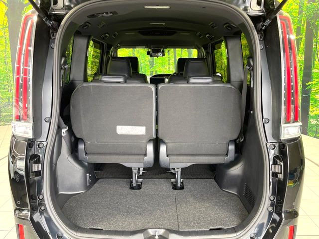 積み下ろしのしやすいデッキにはたっぷりと荷物を積み込んでいただけます。遊びから仕事まで、様々なシーンで頼れます♪