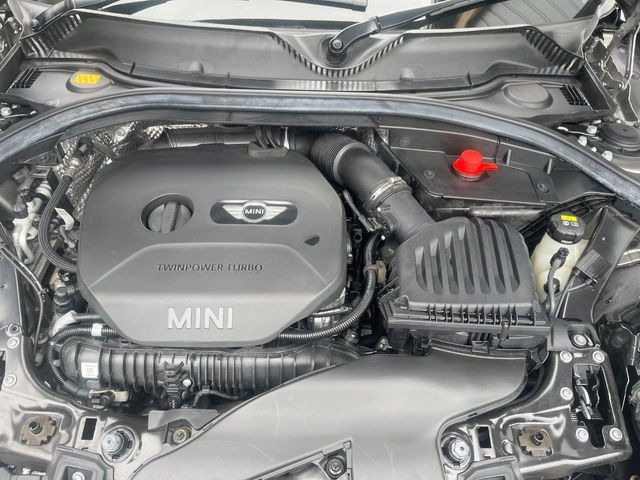 ●当店では、各メーカーの専用診断テスターを導入。国家資格を持つテクニカルスタッフも常駐しておりますので、万が一の際にも安心してご利用いただけます。