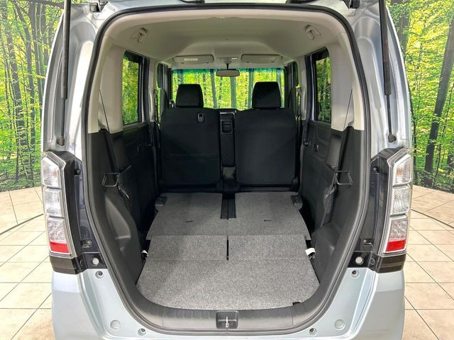 普段のお買い物や通勤、送迎等に十分な荷室スペースを確保しております。セカンドシートを倒すと、大きな荷物の積載も可能です♪