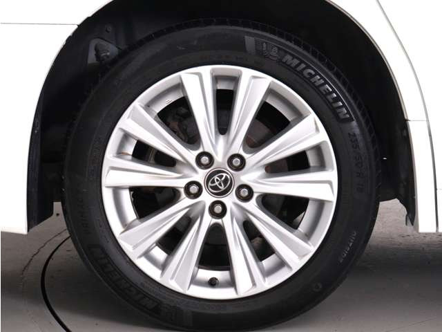 お客様のお好みの新品18インチ、19インチ、20インチホイール装着可能!ダウンサスなどローダウンも取付可能です!ヴァルドやワークなどのメーカー品も取り寄せ可能です!