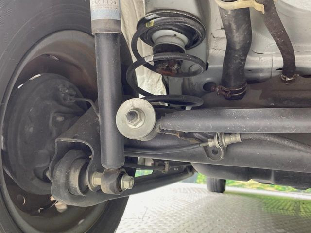 お車を安心してお乗りいただく為には、足回りの定期点検が欠かせません。サービスサポート(有償保証)では無料点検もご提供しており、安心のカーライフをお過ごしいただけるサポート体制が整っています。