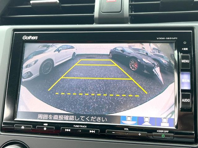 【バックカメラ】駐車時に後方がリアルタイム映像で確認できます。大型商業施設や立体駐車場での駐車時や、夜間のバック時に大活躍!運転スキルに関わらず、今や必須となった装備のひとつです!