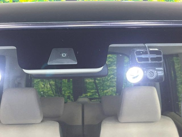 ホンダセンシング】走行中に前方の車両等を認識し、衝突しそうな時は警報とブレーキで衝突回避と被害軽減をアシスト。より安全にドライブをお楽しみいただけます。