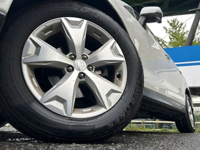 【純正17インチアルミホイール】外観にマッチした純正アルミホイールを装着しております。各種社外アルミホイールや、スタッドレスタイヤも取扱いしております。是非ご相談ください♪