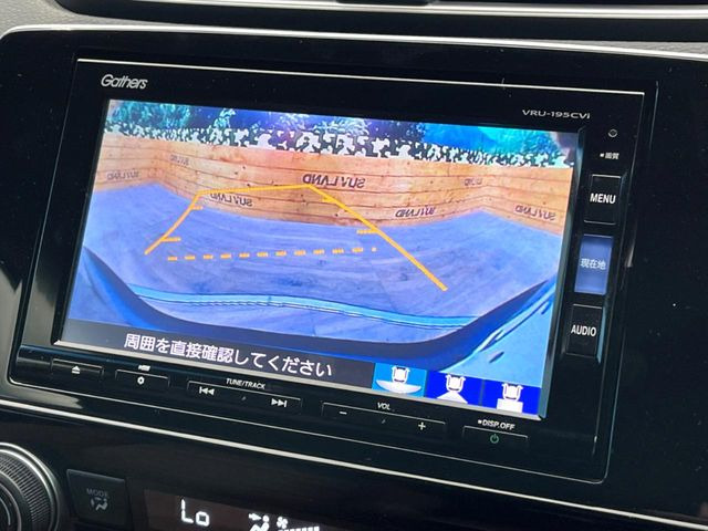 【バックカメラ】駐車時に後方がリアルタイム映像で確認できます。大型商業施設や立体駐車場での駐車時や、夜間のバック時に大活躍!運転スキルに関わらず、今や必須となった装備のひとつです!
