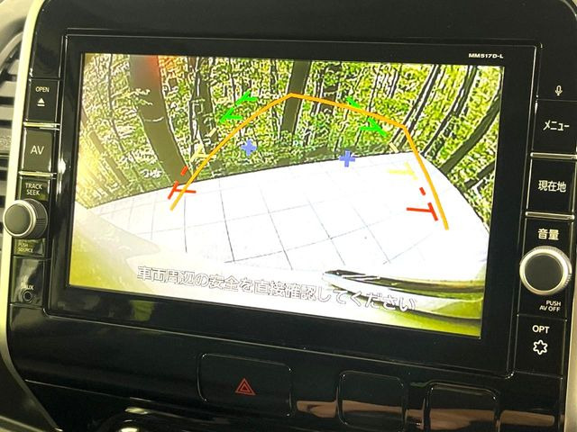 【バックカメラ】駐車時に後方がリアルタイム映像で確認できます。大型商業施設や立体駐車場での駐車時や、夜間のバック時に大活躍!運転スキルに関わらず、今や必須となった装備のひとつです!