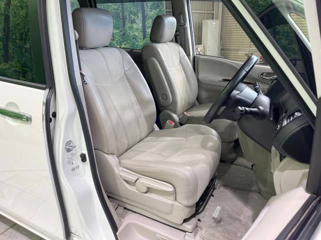 運転席シート廻りは使用感も少なく、良好な状態となっています。丁寧に使われていたことがよくわかりますね。