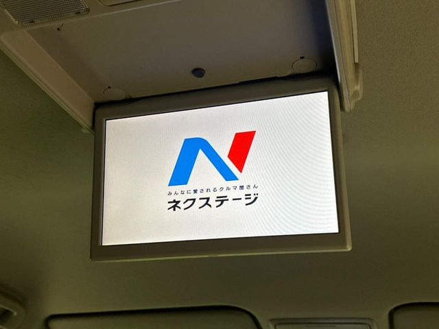 【フリップダウンモニター】大画面モニターで後席でもエンタメをお楽しみいただけます。小さなお子様にも大人気の装備です♪