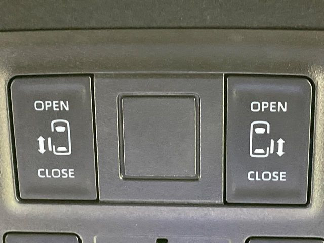 【両側パワースライドドア】スマートキーや運転席のスイッチで後席両側スライドドアの開閉が可能♪電動だから力を入れてドアを開ける必要が無く、小さなお子様でも簡単に開け閉めでき快適です♪
