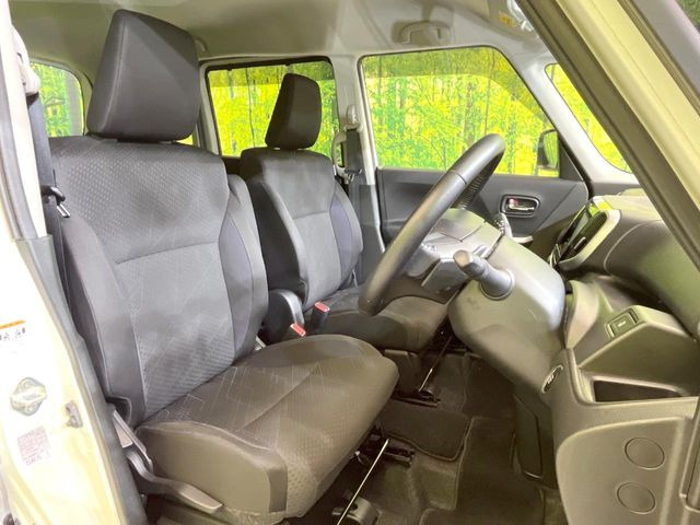 運転席シート廻りは使用感も少なく、良好な状態となっています。丁寧に使われていたことがよくわかりますね。