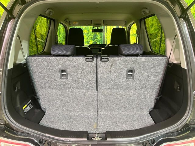 積み下ろしのしやすいデッキにはたっぷりと荷物を積み込んでいただけます。遊びから仕事まで、様々なシーンで頼れます♪