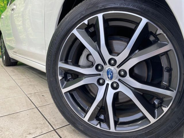 �y����17�C���`�A���~�z�C�[���z�O�ςɃ}�b�`���������A���~�z�C�[���𑕒����Ă���܂��B�e��ЊO�A���~�z�C�[����A�X�^�b�h���X�^�C�����戵�����Ă���܂��B���񂲑��k����������