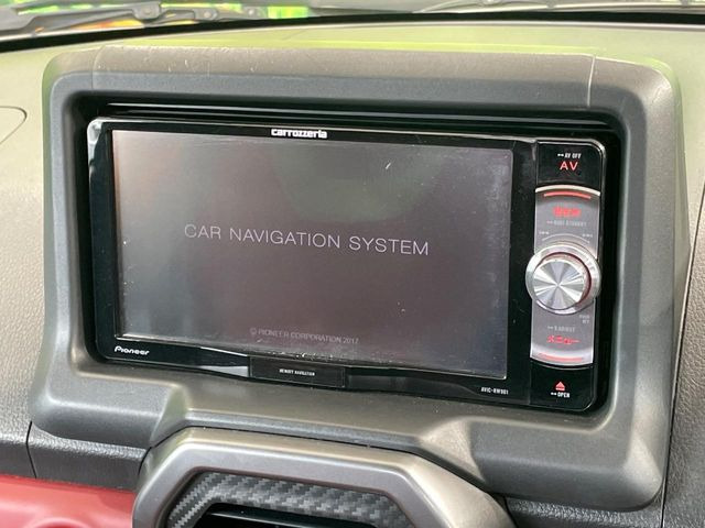 【ナビゲーション】目的地までしっかり案内してくれる使いやすいナビ。Bluetooth接続すればお持ちのスマホやMP3プレイヤーの音楽を再生可能!毎日の運転がさらに楽しくなります!!