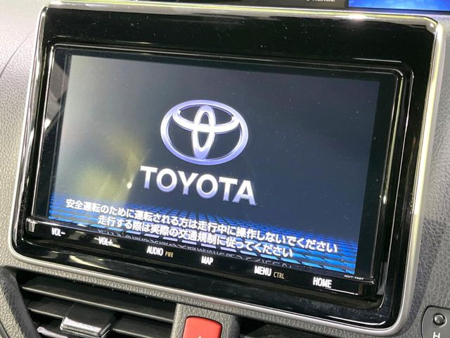 【純正9インチナビ】人気の純正ナビを装備しております。ナビの使いやすさはもちろん、オーディオ機能も充実!キャンプや旅行はもちろん、通勤や買い物など普段のドライブも楽しくなるはず♪
