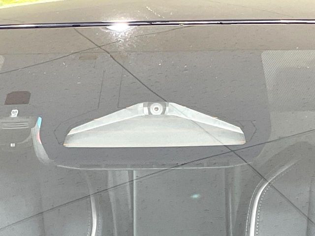 【トヨタセーフティセンス】走行中に前方の車両等を認識し、衝突しそうな時は警報とブレーキで衝突回避と被害軽減をアシスト。より安全にドライブをお楽しみいただけます。