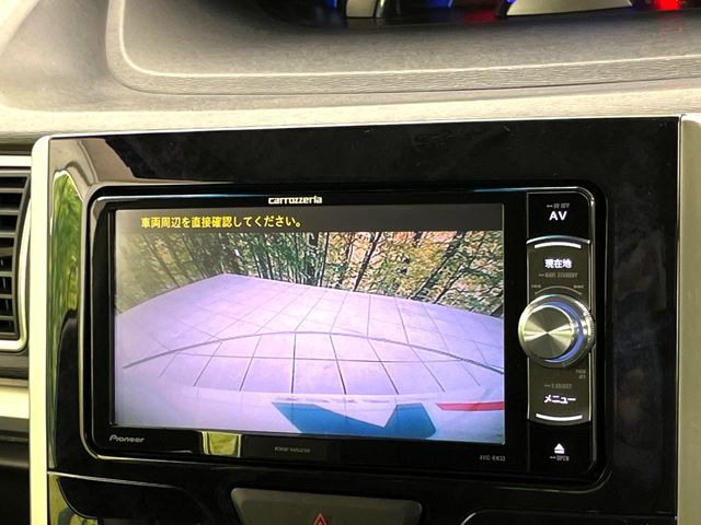 【バックカメラ】駐車時に後方がリアルタイム映像で確認できます。大型商業施設や立体駐車場での駐車時や、夜間のバック時に大活躍!運転スキルに関わらず、今や必須となった装備のひとつです!