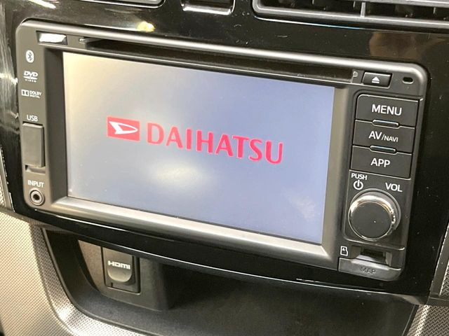 【純正ナビ】人気の純正ナビを装備しております。ナビの使いやすさはもちろん、オーディオ機能も充実!キャンプや旅行はもちろん、通勤や買い物など普段のドライブも楽しくなるはず♪