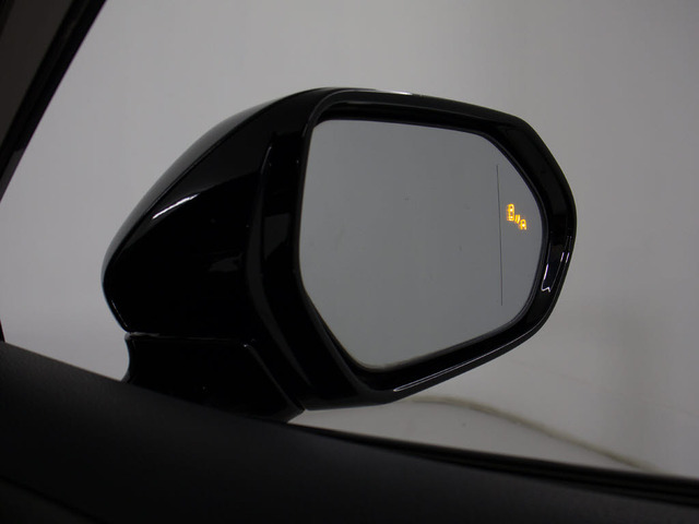 BSM(ブラインドスポットモニタ)!隣の車線を走る車両をレーダーで検知し、ドアミラーでは確認しにくい後側方エリアに存在する車両に加えて、急接近してくる車両も検知します。
