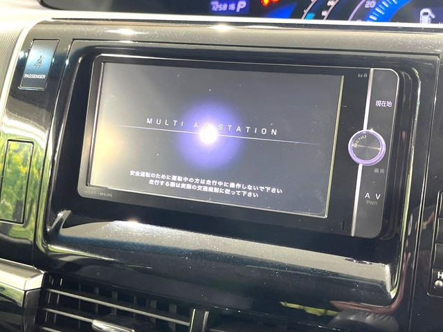 【純正ナビ】人気の純正ナビを装備しております。ナビの使いやすさはもちろん、オーディオ機能も充実!キャンプや旅行はもちろん、通勤や買い物など普段のドライブも楽しくなるはず♪