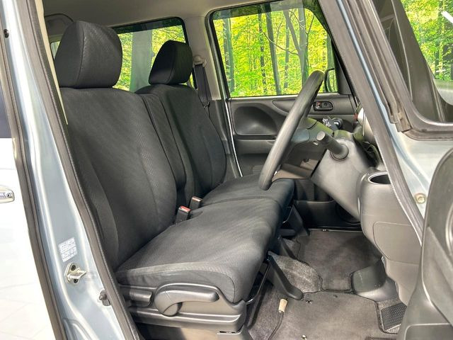 運転席シート廻りは使用感も少なく、良好な状態となっています。丁寧に使われていたことがよくわかりますね。