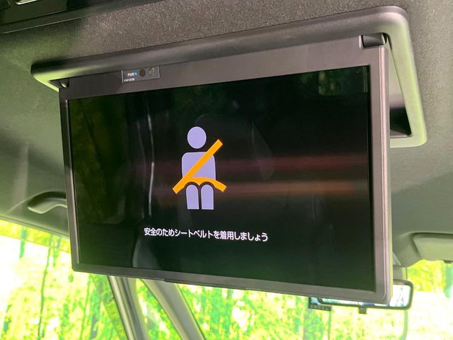 【フリップダウンモニター】大画面モニターで後席でもエンタメをお楽しみいただけます。小さなお子様にも大人気の装備です♪