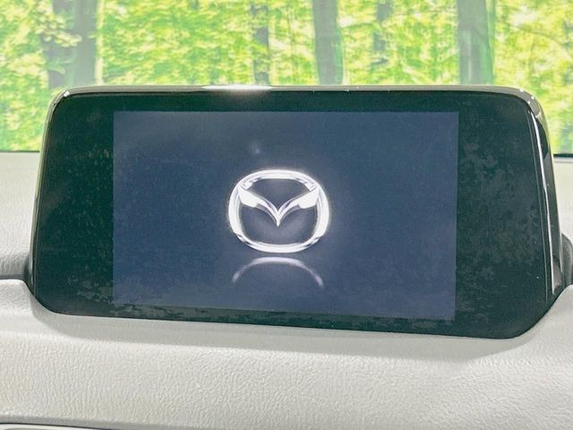 【マツダコネクトナビ】車内の雰囲気にマッチした一体型タイプのナビ。各種車輌設定やBluetooth再生等、様々な機能が楽しめます。直感的なダイヤル操作が可能で、使い勝手も良好です。